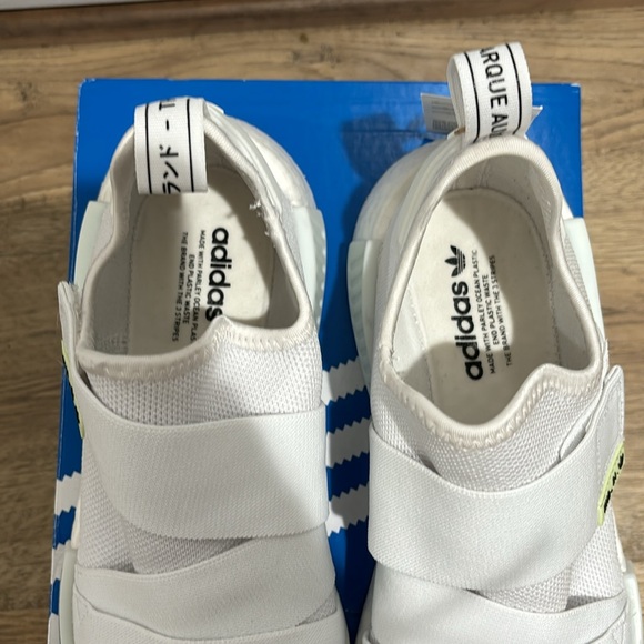 NWT Wmns Adidas NMD_R1 'White Almost Lime’ size 7.5 - Picture 4 of 11